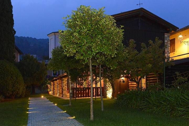 Ganze Wohnung, Ferienwohnung am See "Al Segnavento Roccafredda" mit Pool, Wlan und Garten in Maderno, Toscolano-Maderno