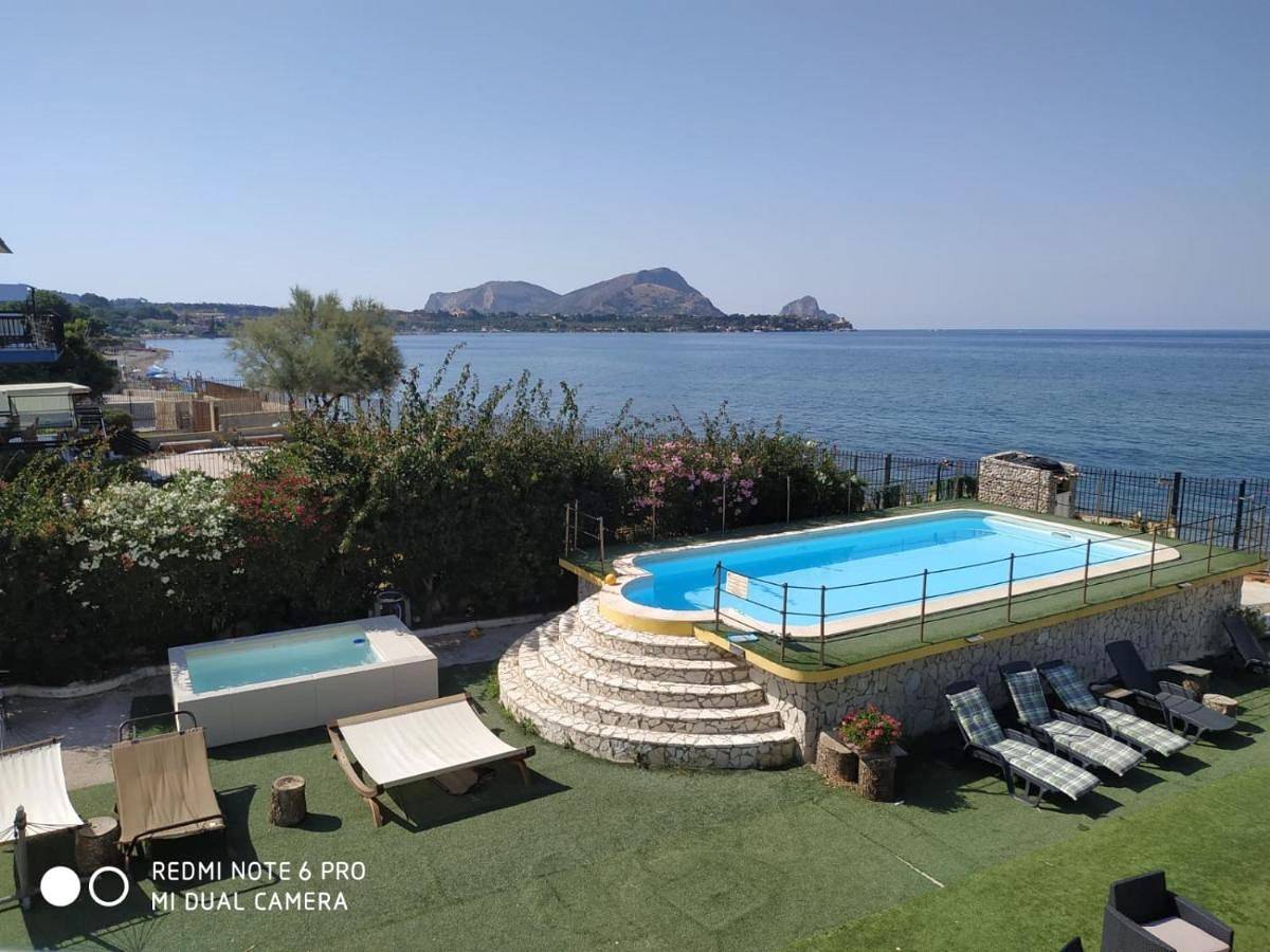 Villa Silvia by Ville in Palermo in Casteldaccia, Provincia di Palermo