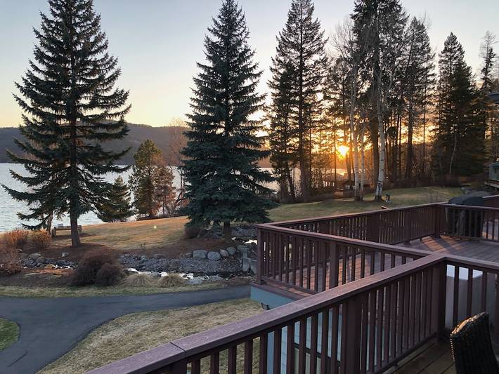 Vacation rental for 8 people, with pool and hot tub as well as balcony and yard, with pets in Whitefish