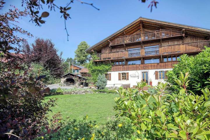 Maison de campagne pour 15 personnes, avec balcon et jardin dans Le Chable