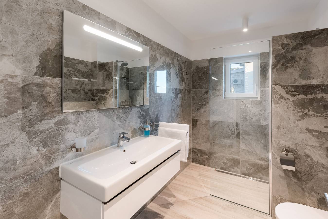 Hel leilighet, Apartments 01 Promajna in Promajna, Makarska Riviera