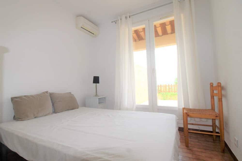 Mazet for 6 people in a domain with pool and tennis court in Cogolin in Cogolin, Mediterranean Coast (France)