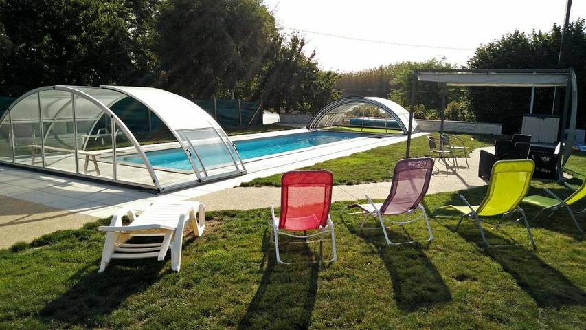 Location de vacances pour 9 personnes, avec jardin et piscine ainsi que vue et vue sur le lac à Le Theil-de-Bretagne