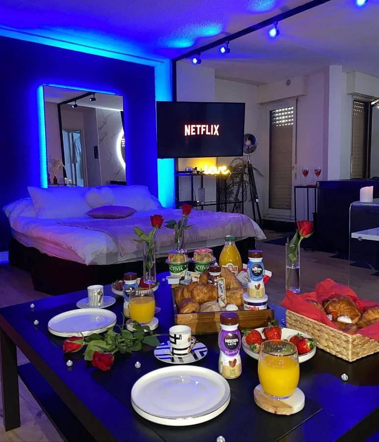 Appartement entier, Suite & Spa Jacuzzi, sauna, lit king size,Netflix in Montigny-le-Bretonneux, Yvelines