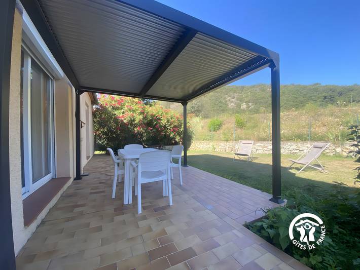 Cottage 'Gîte Tournesols' con terrazza privata, Wi-Fi e aria condizionata in Arles-sur-Tech, Céret e dintorni
