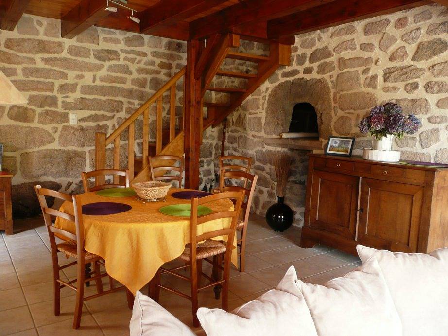 Casa rural con aparcamiento, TV y jardín in Meymac, Ussel region