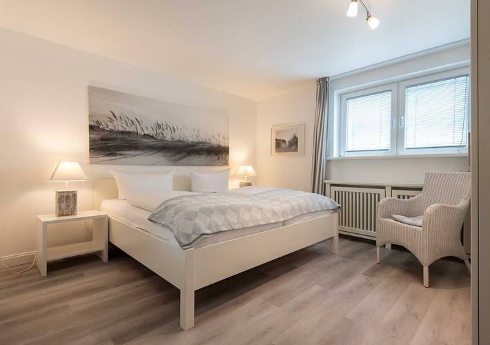 Ganze Wohnung, Strandnahe Ferienwohnung mit ca. 65 m² und 3 Zimmern, für bis zu 3 Personen in Nordfriesische Inseln (Schleswig-Holstein) (Schleswig-Holstein), Wenningstedt