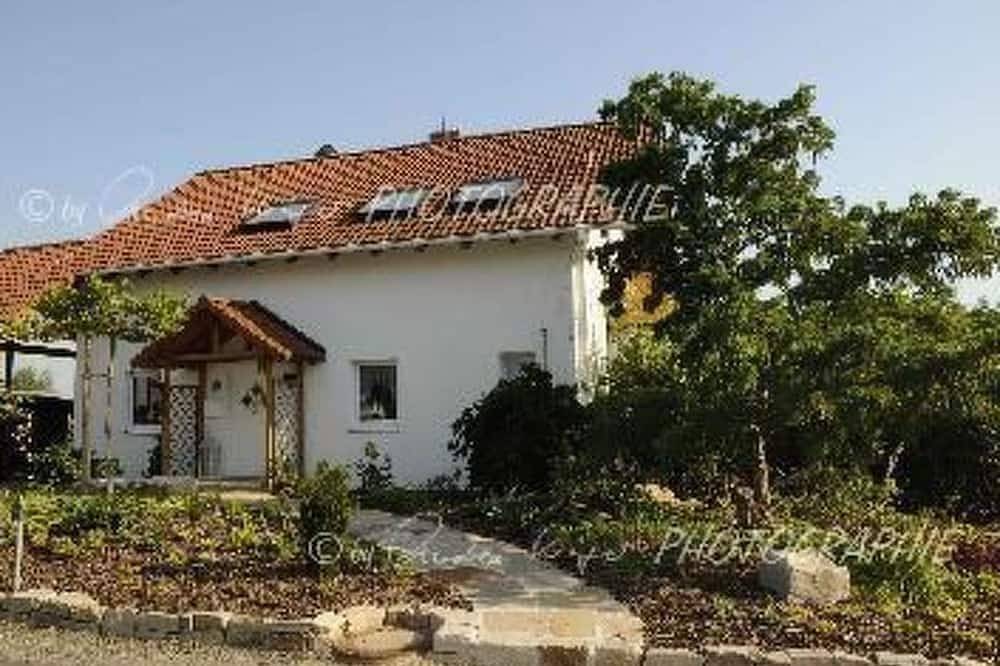 Ganze Wohnung, Appartement mit Terrasse in Kreischa, Osterzgebirge