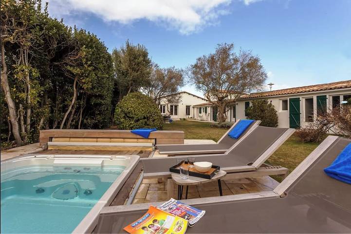 Maison de vacances pour 10 personnes, avec terrasse et piscine ainsi que jardin et jacuzzi à La Couarde-sur-Mer