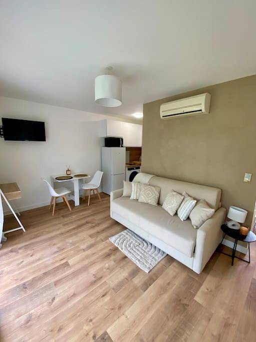 Geheel appartement, Studio with Balcony in Lagord, La Rochelle en omgeving