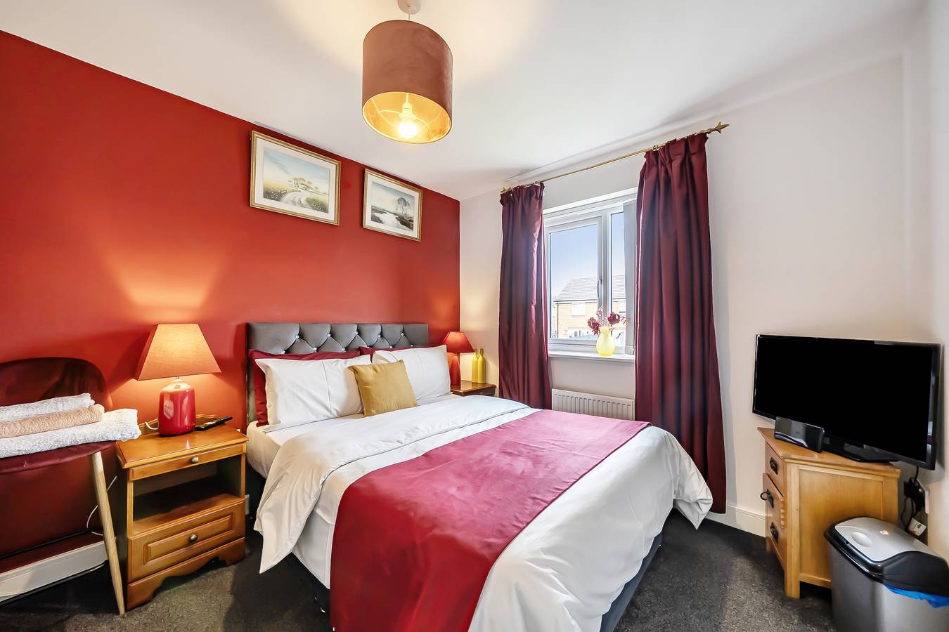 Entire holiday apartment, Apartment Sleeps 10 - Pets, Parking, Ev Charging in Walsall, Birmingham Area