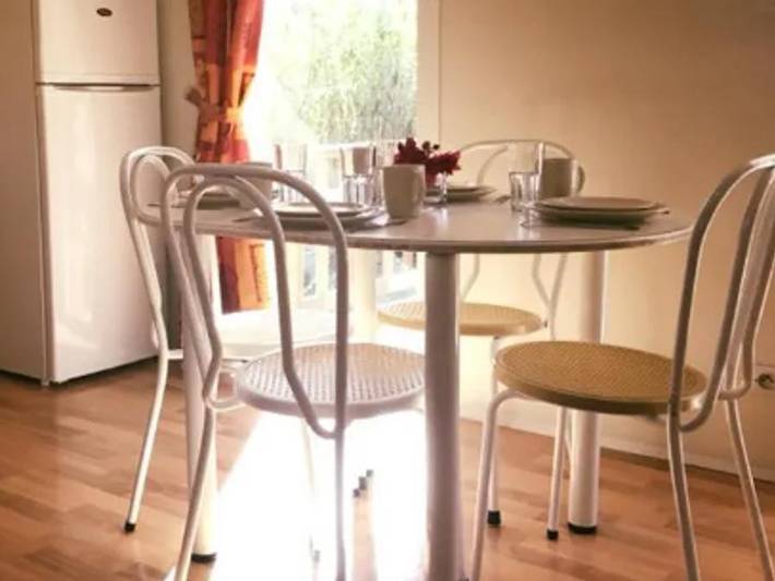Camping Les Fontaines - Mobilheim 6 personen - Olivier mit Terrasse 2 Schlafzimmer in Canet-en-Roussillon, Mittelmeerküste (Frankreich)