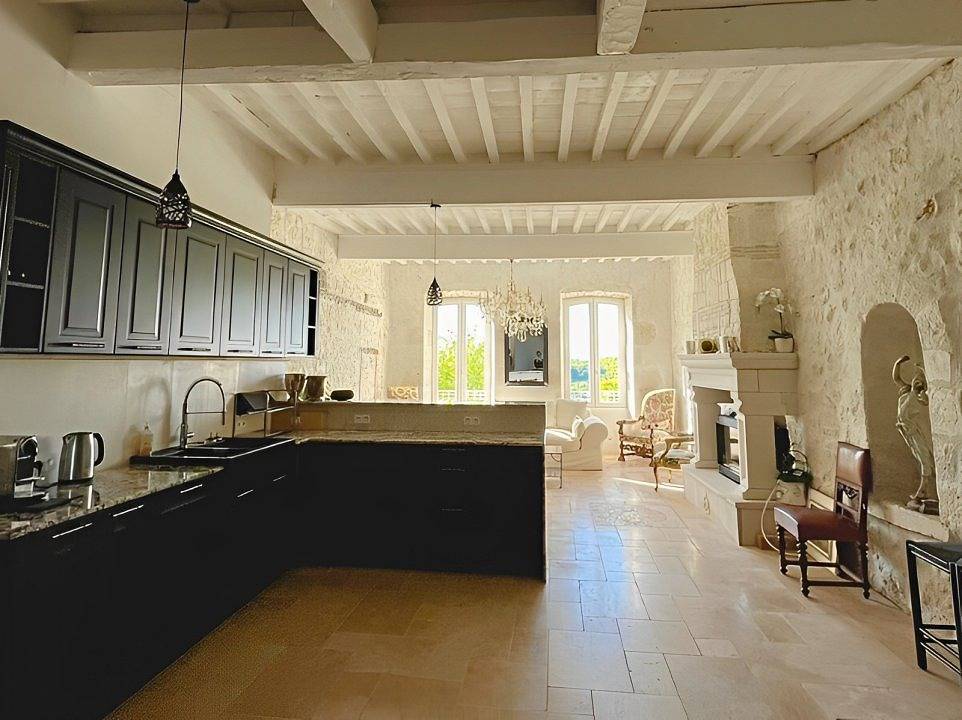 Maison de village avec une grande terrasse à l'étage in Lauzerte, Tarn-et-Garonne