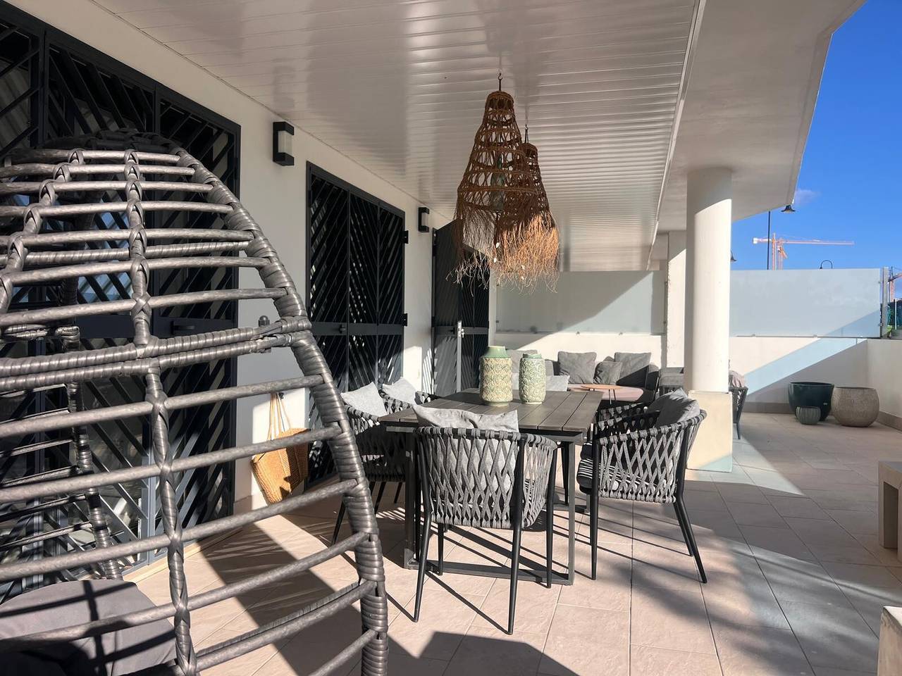 Geheel appartement, Appartement 'Jardines De Las Lagunas' met gedeeld zwembad, wifi en airconditioning in Mijas Costa, Mijas