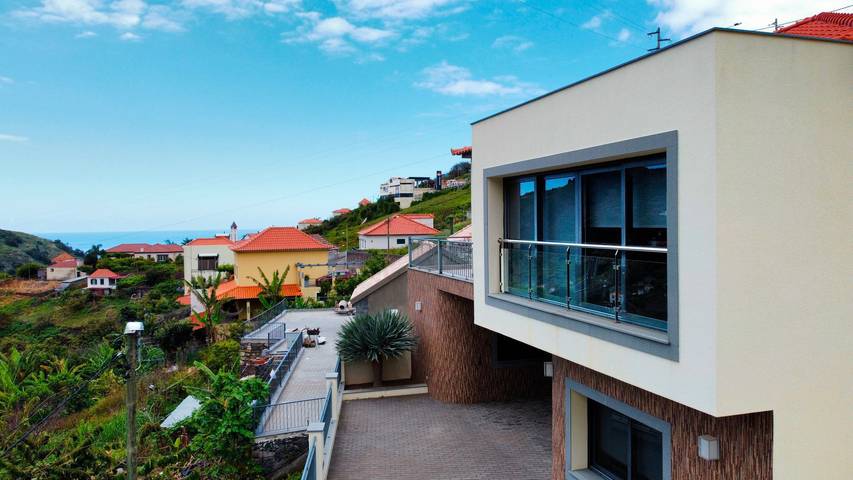 Location de vacances pour 6 personnes, avec vue sur l’océan ainsi que jardin et terrasse dans Campanário - 3