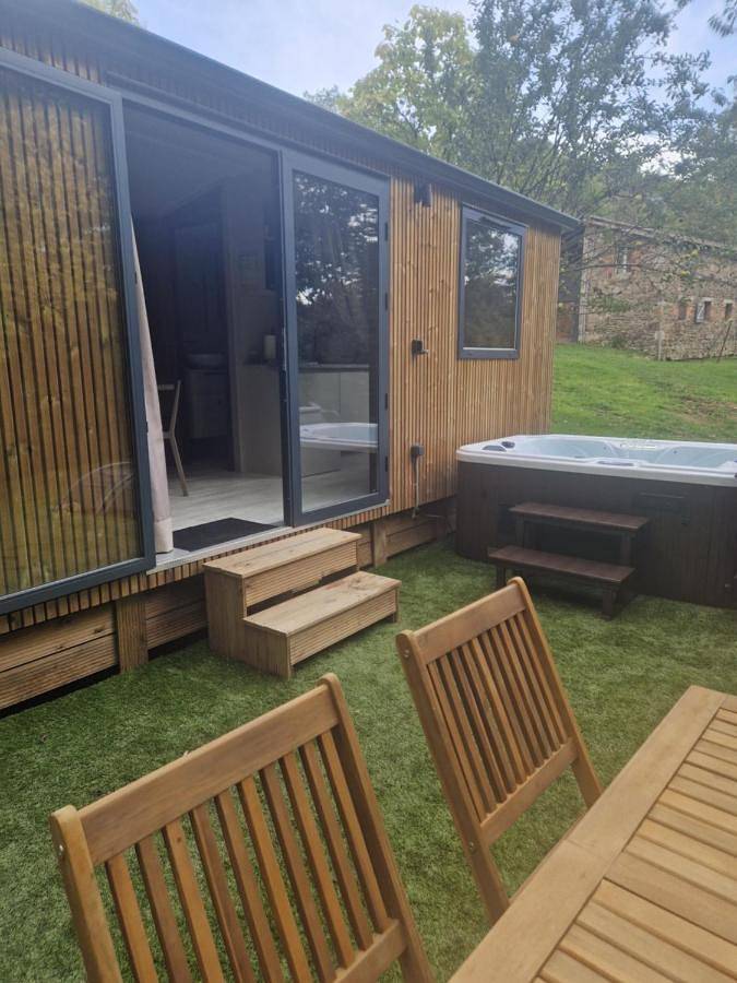 Location de vacances pour 2 personnes, avec jardin et jacuzzi à Vollore-Ville