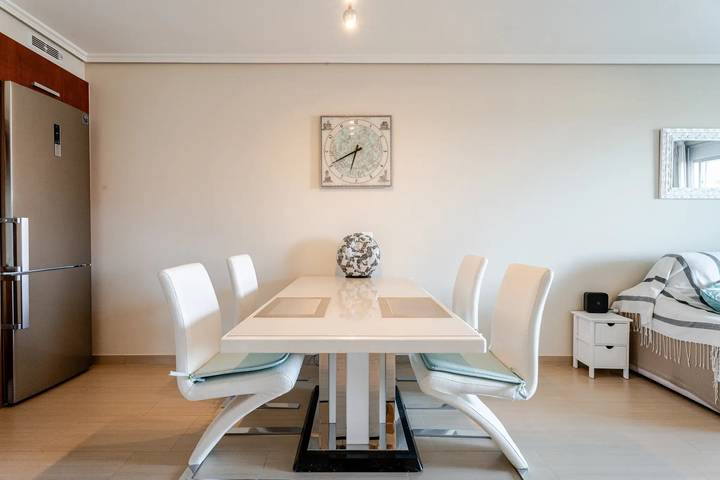 Apartamento entero, Apartamento vacacional 'Vista Bella' con vistas al mar, Wi-Fi y aire acondicionado in La Tejita, Granadilla de Abona