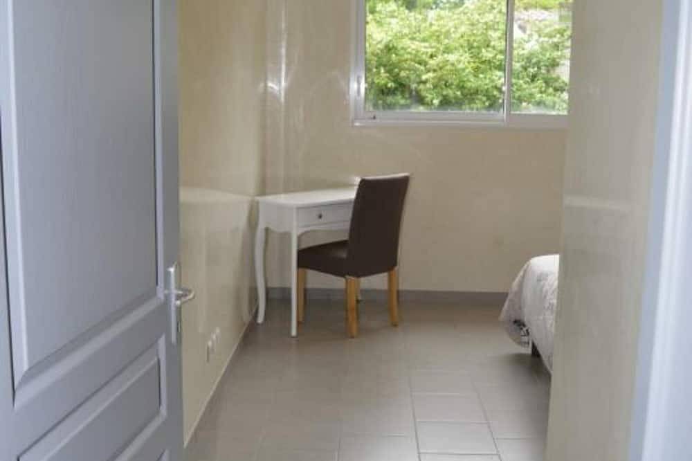 Casa moderna y funcional con piscina cubierta en Tours in Tours, Región de Tours