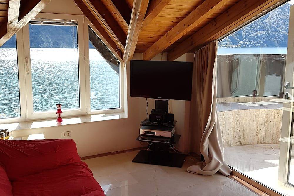Geheel appartement, Directly on Lago di Lugano with boat mooring in Gemeente Porlezza, Lago di Lugano (Italië)