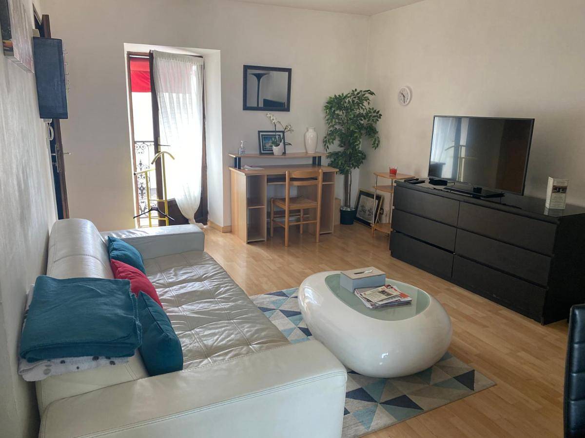 Appartement entier, Two-Bedroom Apartment in Saclay, Essonne