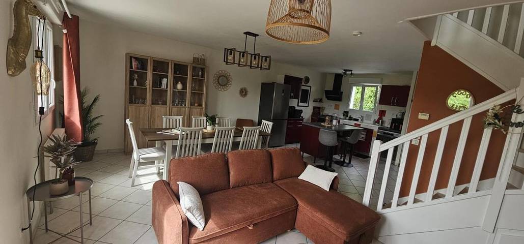 Location de vacances pour 10 personnes, avec jardin à Villefargeau