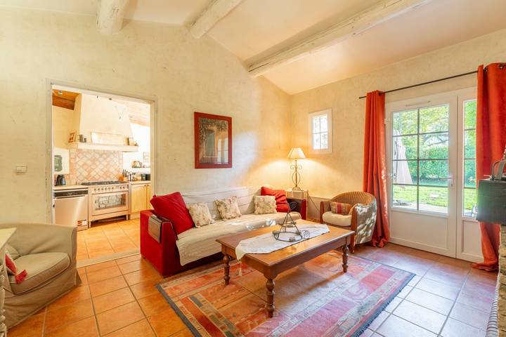 Gîte provençal « La Rivière » – 4 chambres, terrasse privée, piscine et jardin au bord de la Sorgue in Velleron, Vaucluse