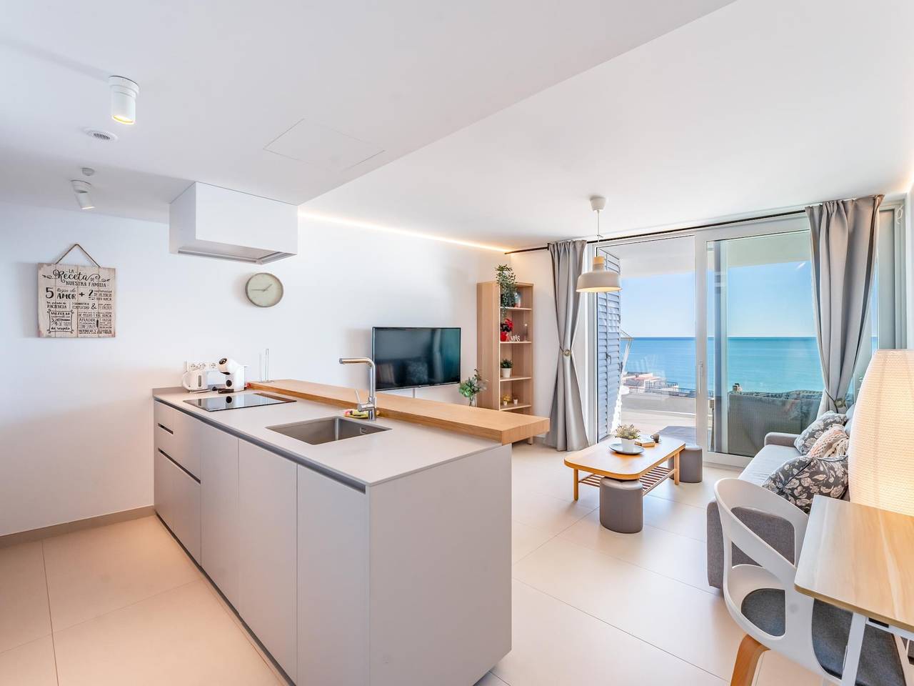 Apartamento vacacional entero, Vb Alowave 1Hab Frente al mar in Fuengirola, Costa del Sol