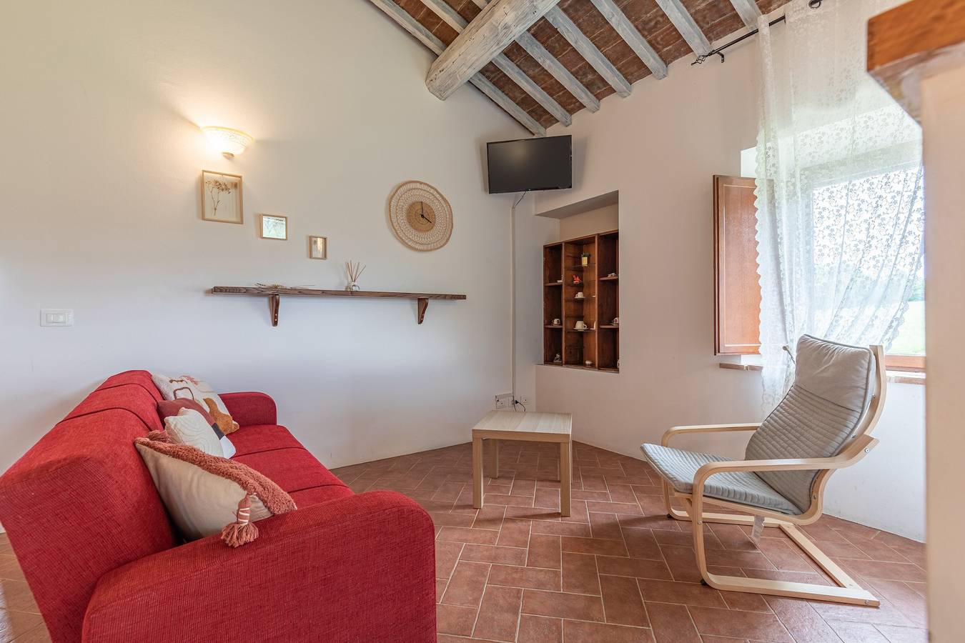 Ganze Wohnung, Ferienwohnung 'La Loggia' mit Bergblick, Gemeinschaftspool und Wi-Fi in Chianciano Terme, Siena Provinz
