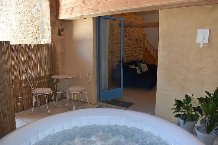 Maison de vacances pour 2 personnes, avec jacuzzi ainsi que piscine et balcon à Marquay