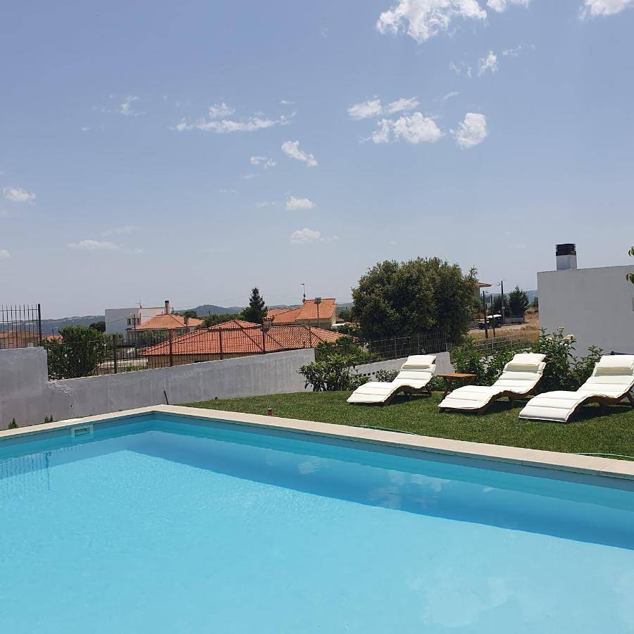 Casa das Lagoas com piscina aquecida exclusiva in Montesinho