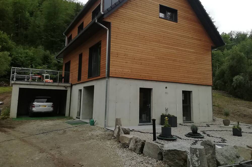 Chalet neuf  200m²  9personnes  spa intérieur, 4 chambres in Husseren-Wesserling, Parc naturel régional des Ballons des Vosges
