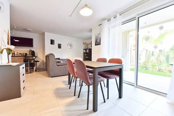 Appartement de vacances pour 4 personnes, avec piscine et terrasse