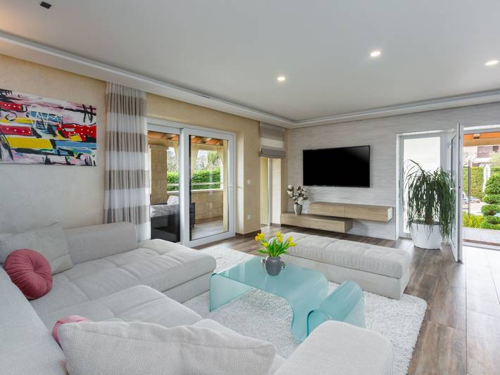 Ferienhaus für 6 Personen, mit Balkon und Pool sowie Sauna und Garten in Kastelir - 4