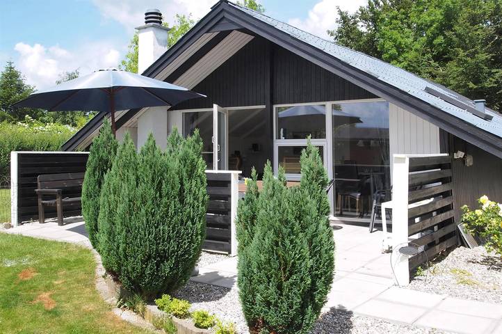 Ferieudlejning for 6 personer, med Terrasse og Have i Rendbjerg