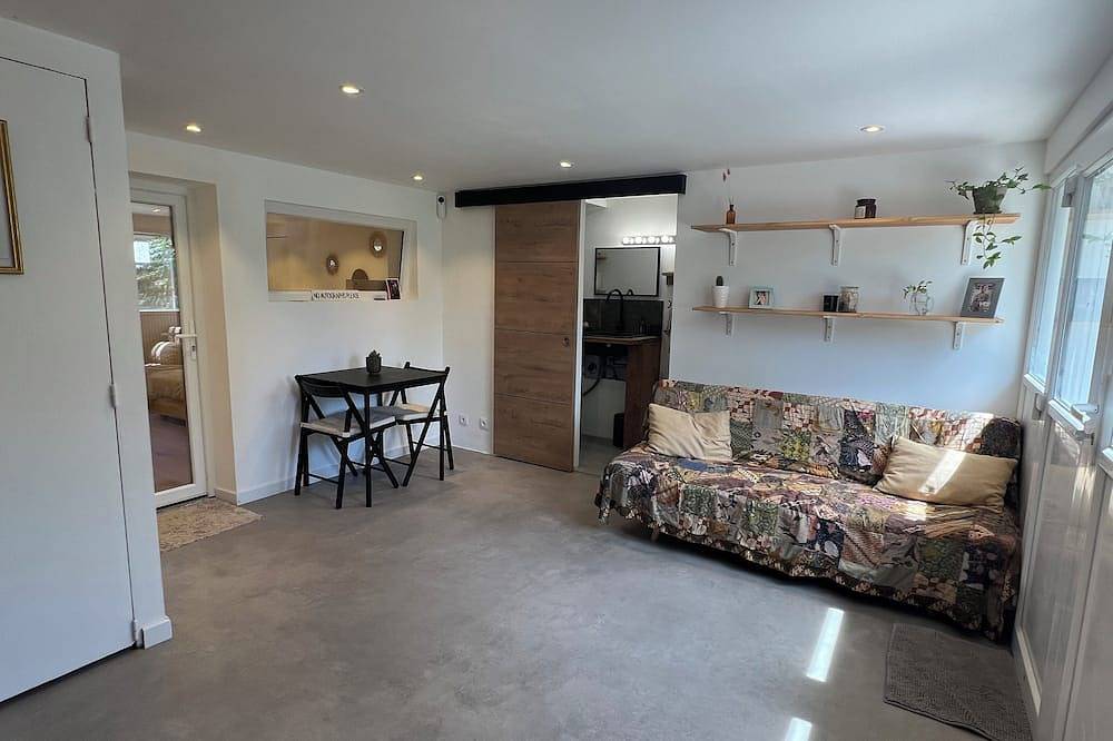 Entire apartment, Independent studio with garden and jacuzzi in Aulnay-sous-Bois, Seine-Saint-Denis