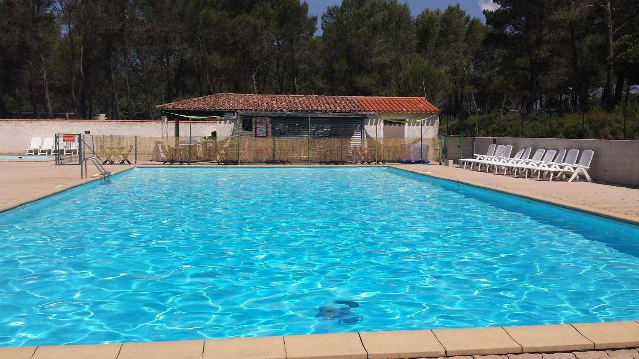 Chalet avec jolie chambre et salle de bain in Circuit Paul-Ricard, Le Castellet