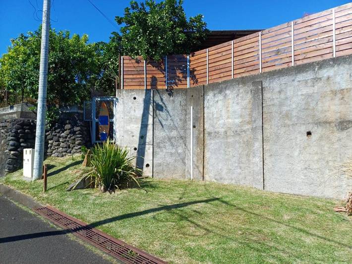 Gîte pour 2 personnes, avec vue et terrasse ainsi que jardin et piscine dans Mahina - 4