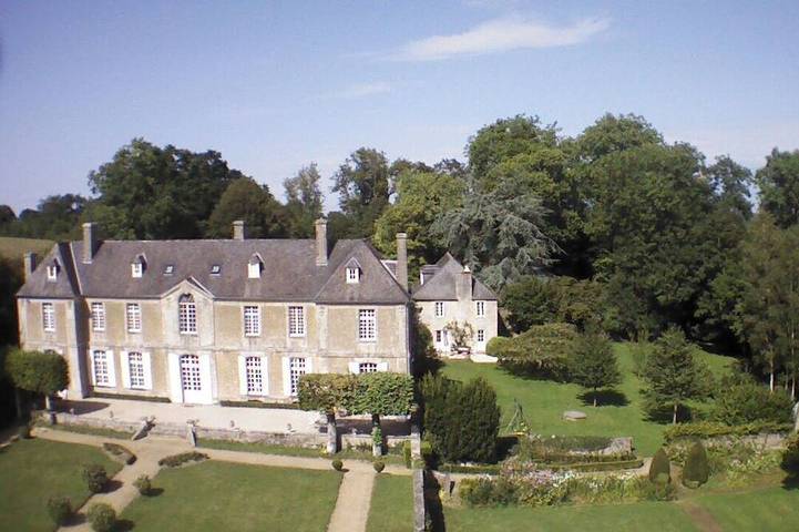 Gîte pour 6 personnes, avec jardin à Barbeville