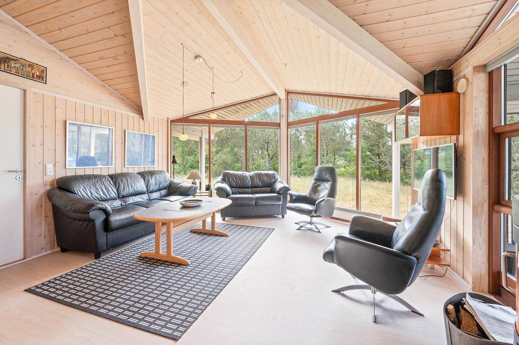 Ferienhaus in Bjerregård mit überdachter Terrasse in Bjerregård, Holmsland Klit