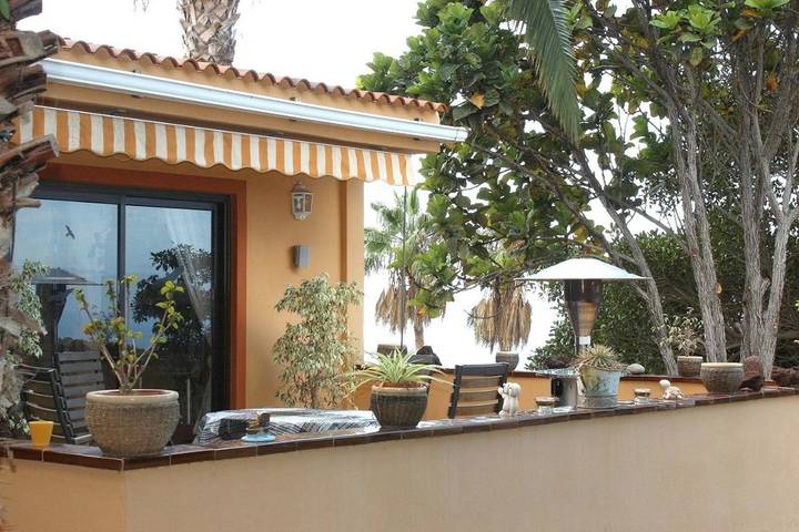 Casa rural para 3 personas, con piscina y vistas además de terraza y jardín en Guía de Isora