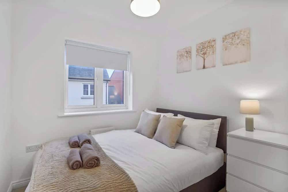 3-Bed House with Parking | Ideal for Contractors in Buckinghamshire