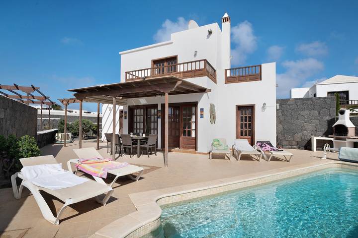 Villa Serendipity con vistas a la montaña, piscina climatizada privada y Wi-Fi in Playa Blanca, Yaiza