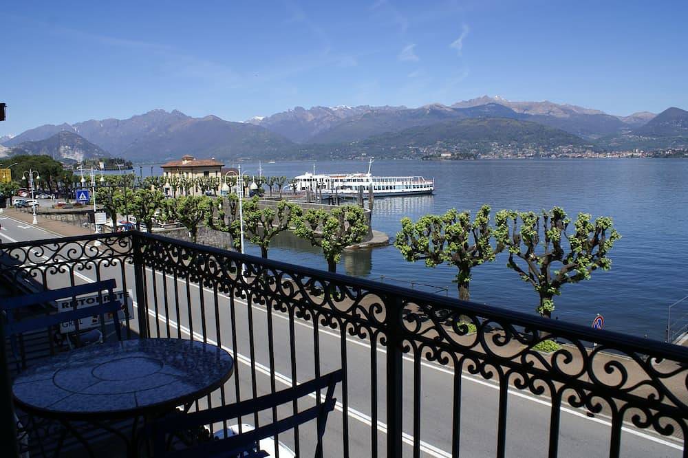 Entire apartment, Lakefront apartment in downtown Stresa with magnificent views in Stresa, Comune di Stresa
