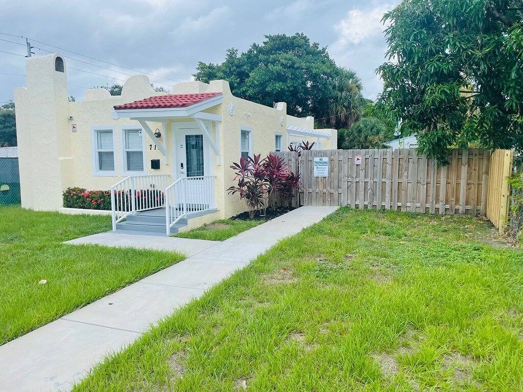 Historic house with memory foam king suite close to downtown. in West Palm Beach, Palm Beach County