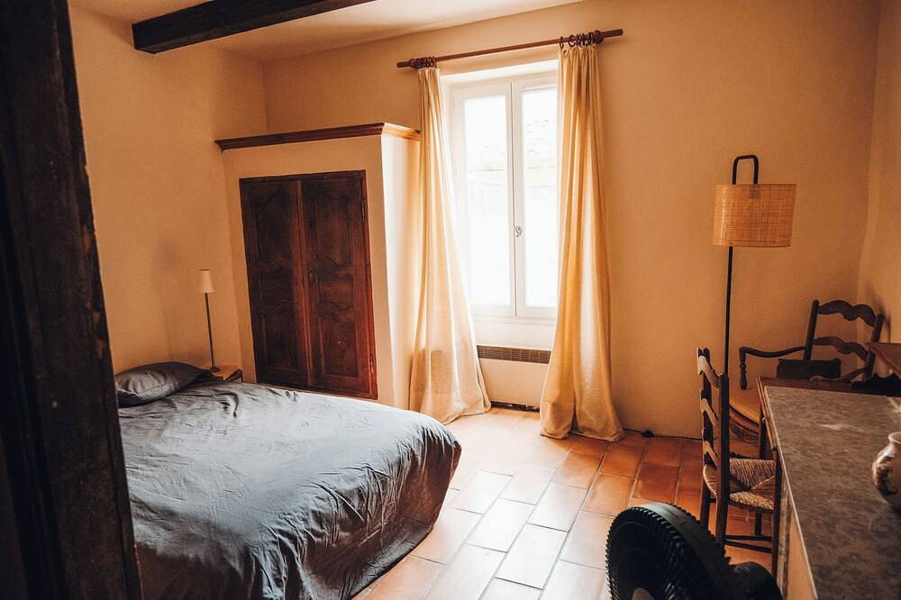 Maison villageoise de charme, entre Nîmes et Uzès, avec piscine. in Blauzac, Région de Nîmes