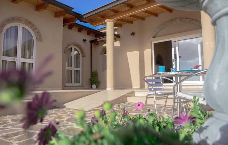 Location de vacances pour 2 personnes, avec terrasse et jardin à Fluminimaggiore - 4