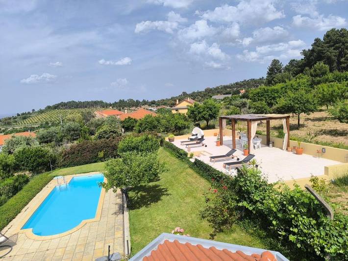 Maison de campagne pour 7 personnes, avec Terrasse et Jardin ainsi que Piscine et Vue dans Felgar