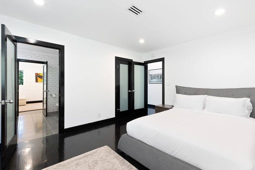 Six Senses by Stay Awhile Villas in Los Angeles, Los Angeles County