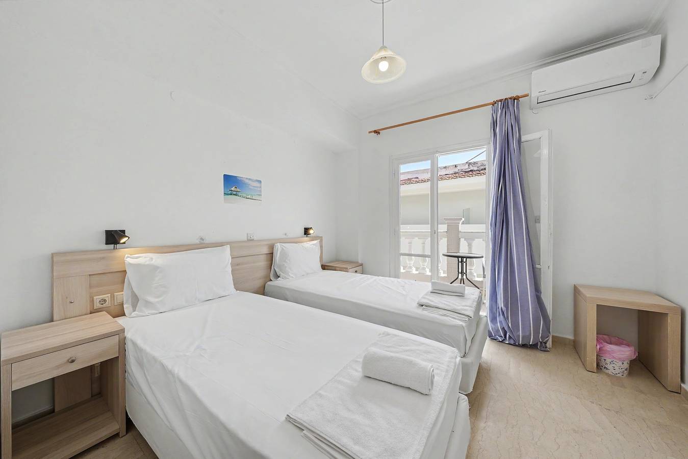 Bed and Breakfast 'The Kavos Sandy Inn-Double Room' with Shared Pool, Wi-Fi and Air Conditioning in Kavos, Corfu