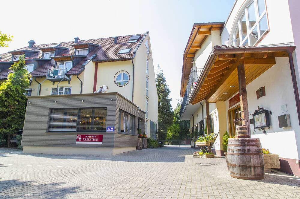 Ganze Wohnung, Gemütliches Doppelzimmer mit modernem Bad, Flachbild-Tv und Wlan in Schallstadt, Südschwarzwald